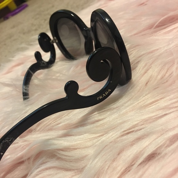 Prada sunglasses - Picture 3 of 4